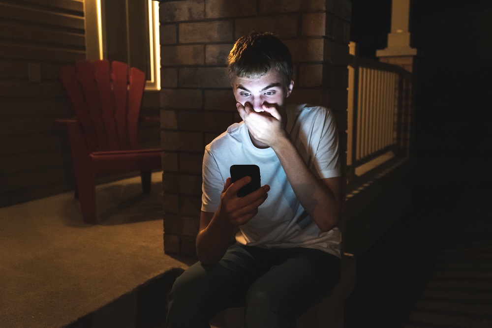 ¿Es un crimen enviar mensajes de texto sexuales en Minneapolis y Minnesota?