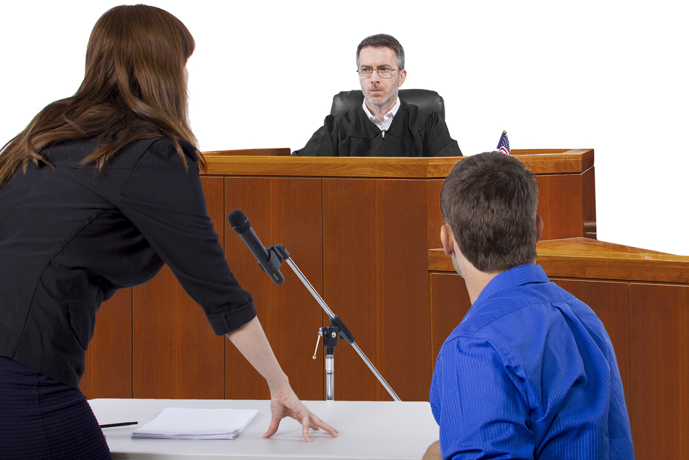 ¿Cuál es la diferencia entre un defensor público y un abogado defensor penal?